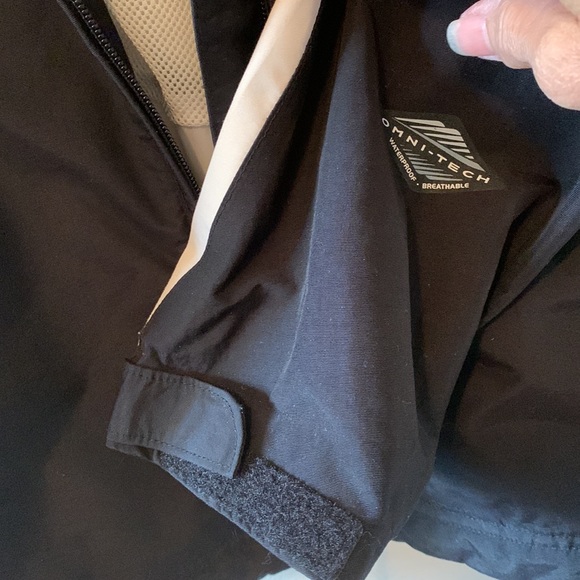 Columbia Woman’s S Packable Hooded Omni-Tech Jacket - Picture 6 of 6